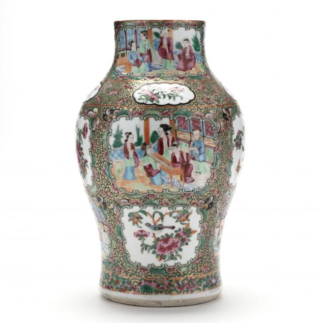 A CHINESE EXPORT ROSE MEDALLION