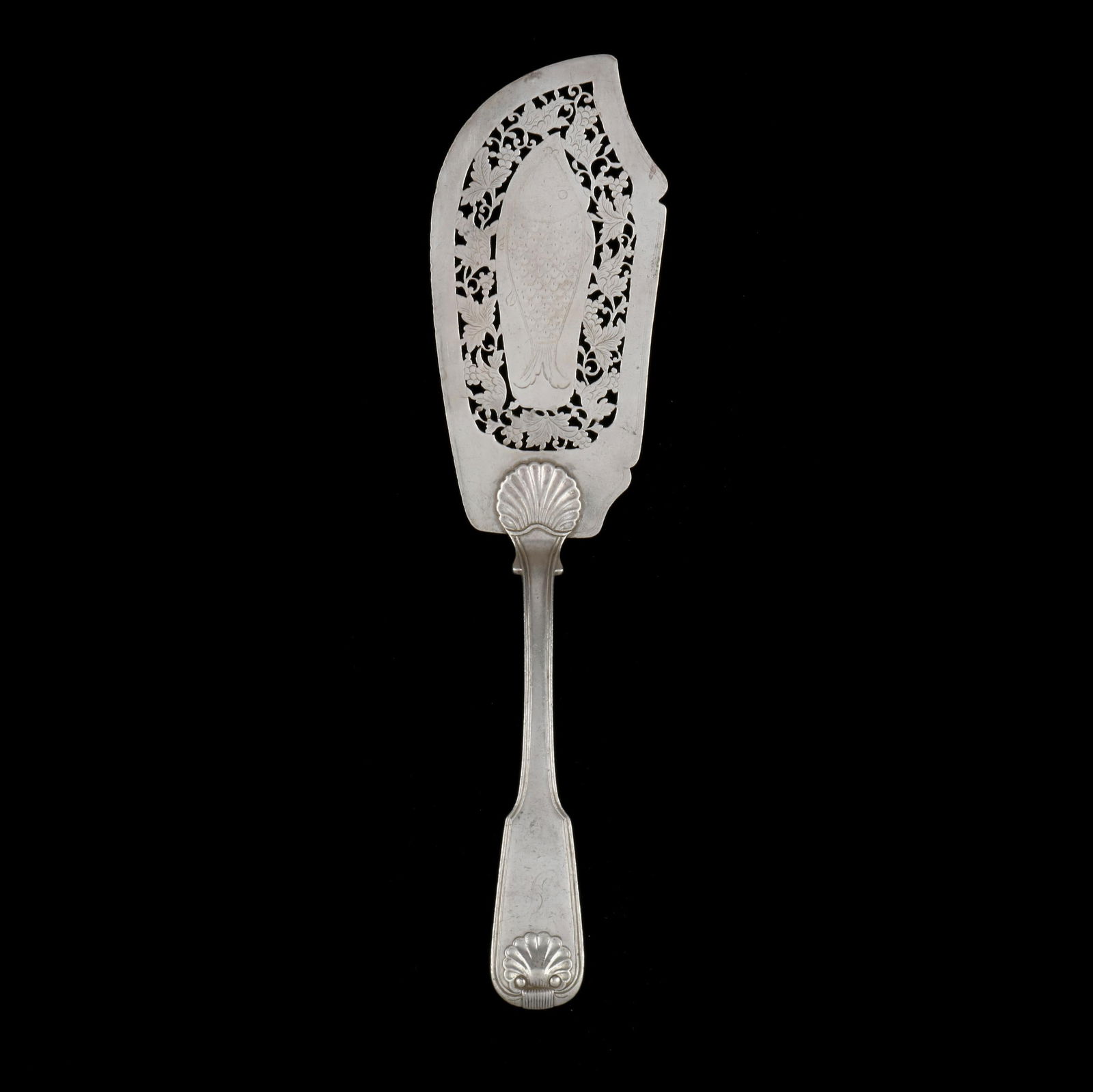 A CHINESE EXPORT SILVER FISH SLICE,