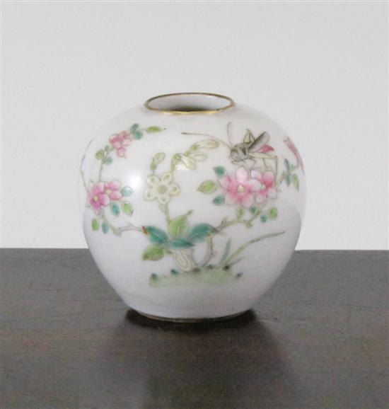A Chinese famille rose miniature