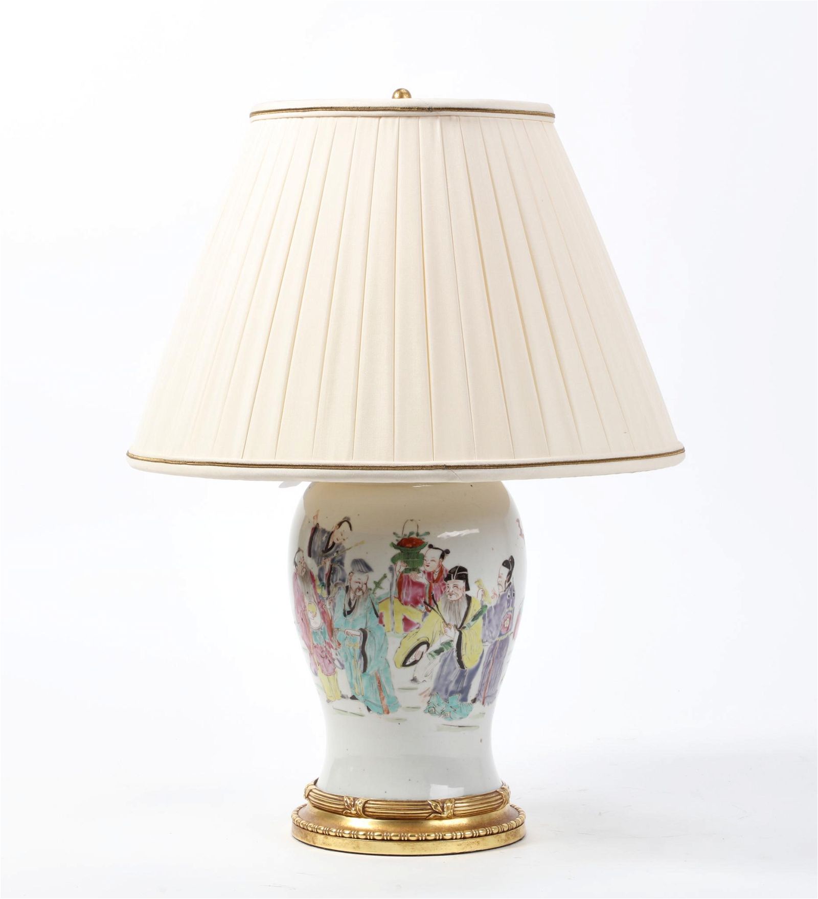 A CHINESE FAMILLE ROSE PORCELAIN