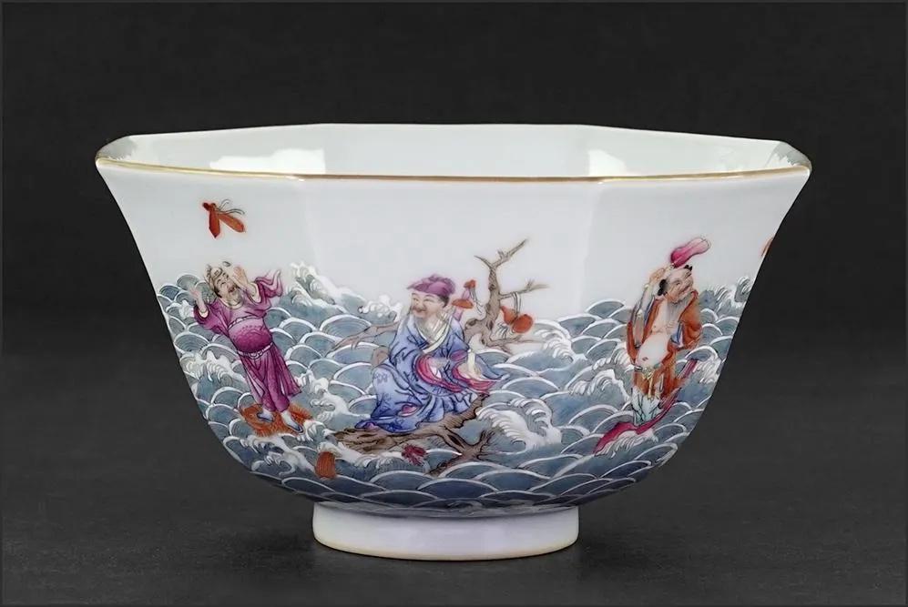 A CHINESE FAMILLE ROSE PORCELAIN