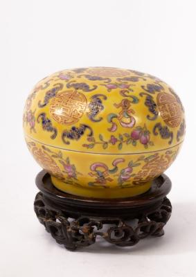 A Chinese famille rose porcelain