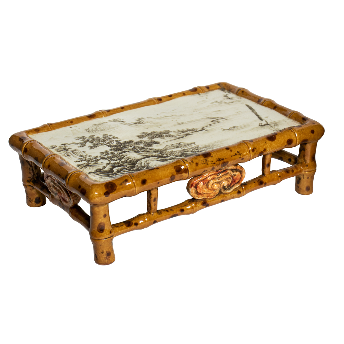 A CHINESE GRISAILLE DECORATED