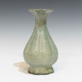A CHINESE GUAN CRACKLE GLAZE V