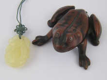 A Chinese hardstone pendant in