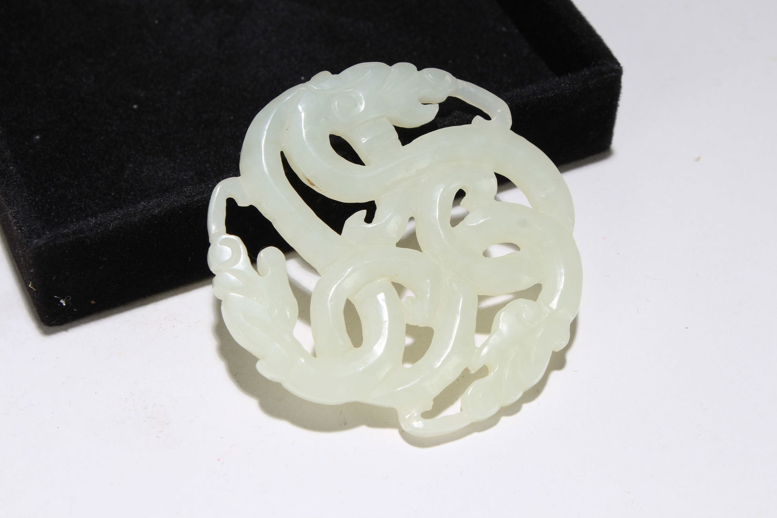 A CHINESE HOTAN-CURVING JADE
