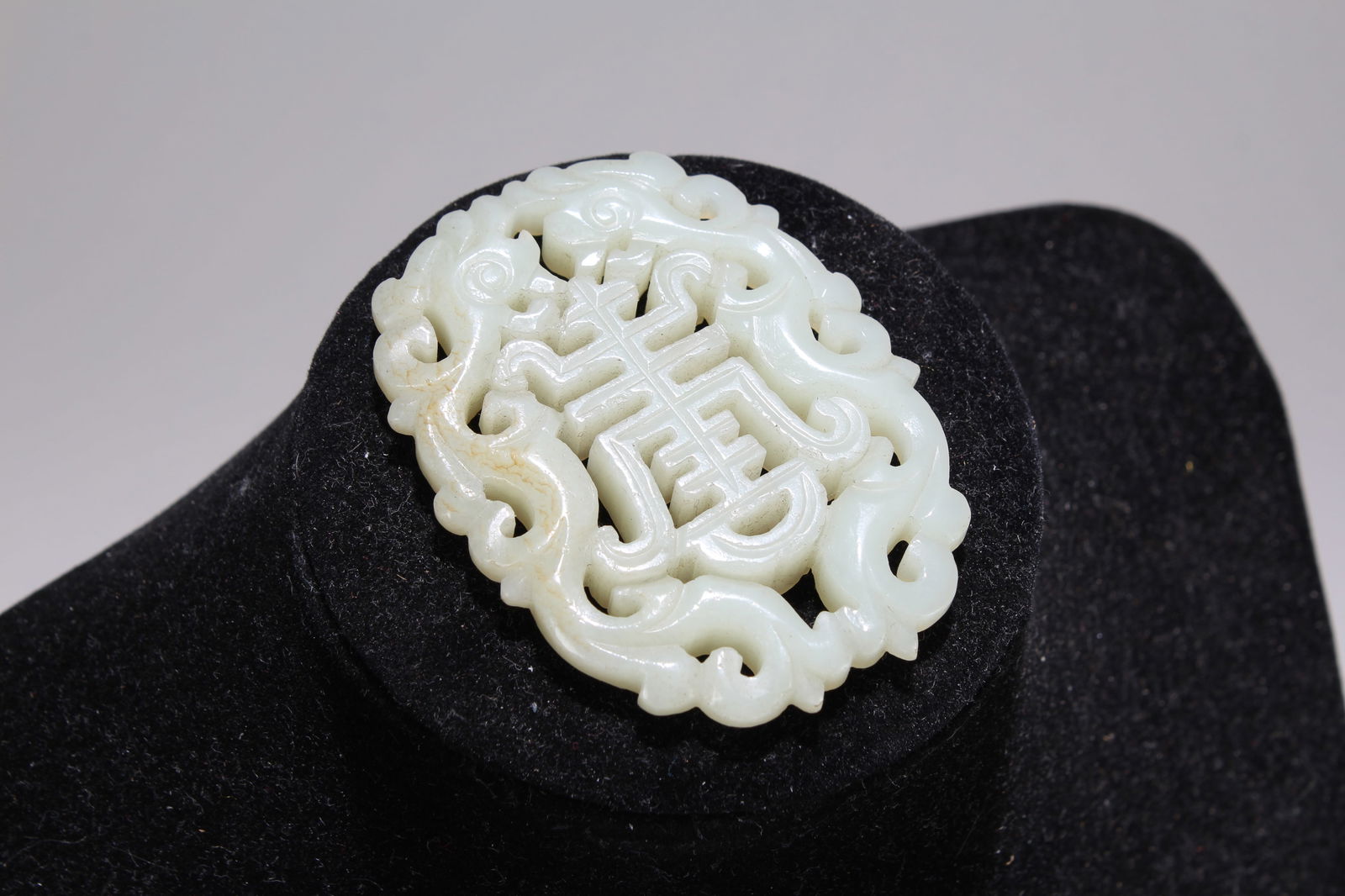 A CHINESE HOTAN-CURVING JADE