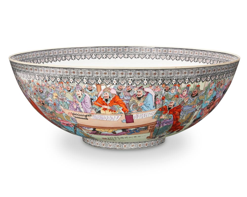 A CHINESE JINGDEZHEN ENAMELED