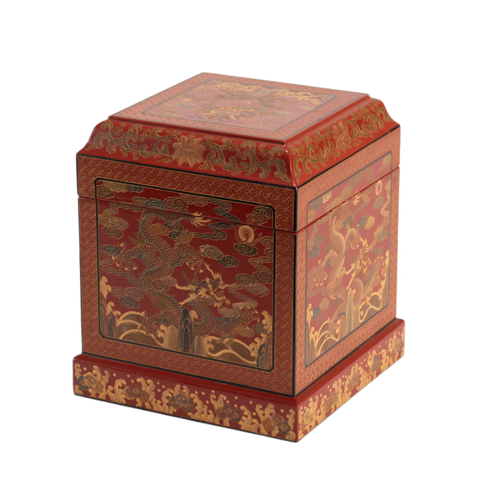 A CHINESE LAQUERED LIDDED