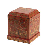 A CHINESE LAQUERED LIDDED BOX<