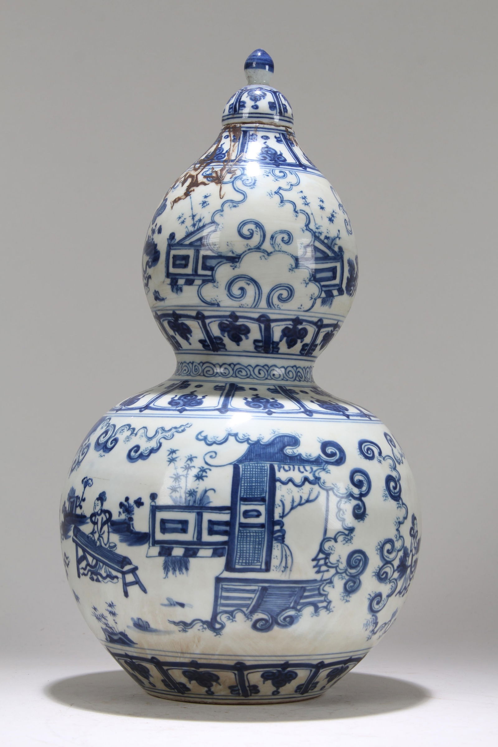 A CHINESE LIDDED CALABASH-FORTUNE