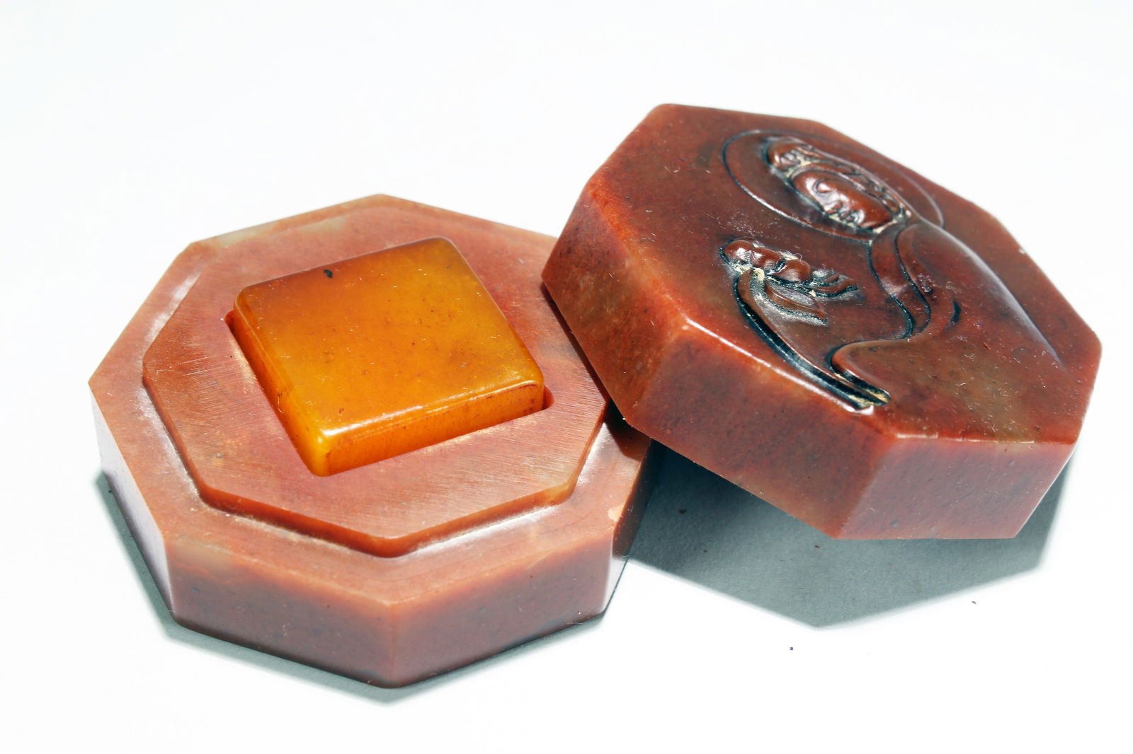 A CHINESE LIDDED OCTA-FORTUNE