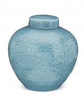 A CHINESE LIDDED PORCELAIN JAR