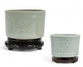 A CHINESE LONGQUAN CELADON CEN