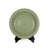 A CHINESE LONGQUAN CELADON GLA