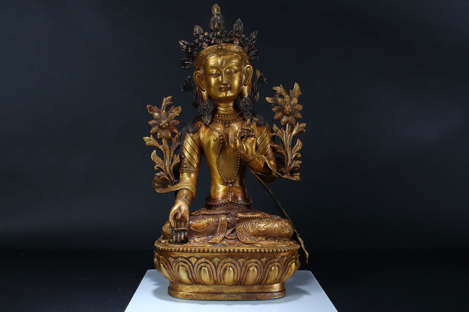 A CHINESE LOTUS-SEATED RELIGIOUS