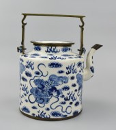 A CHINESE MASSIVE BLUE & WHITE