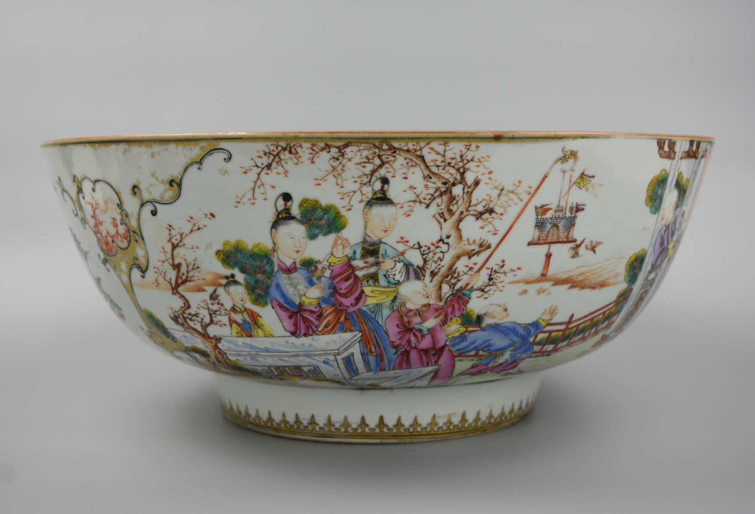 A CHINESE MASSIVE CANTONESE GLAZE