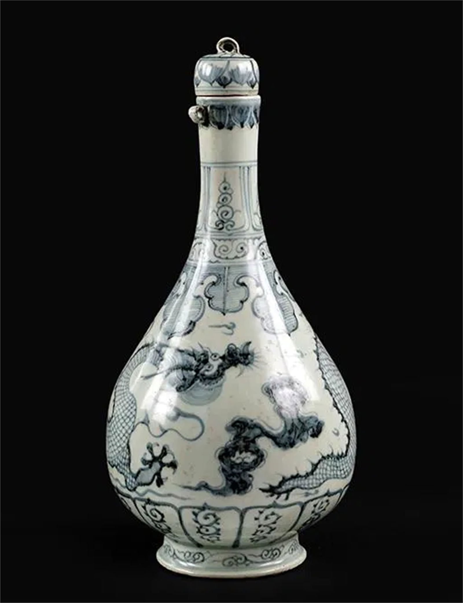 A CHINESE MING DYNASTY STYLE BLUE