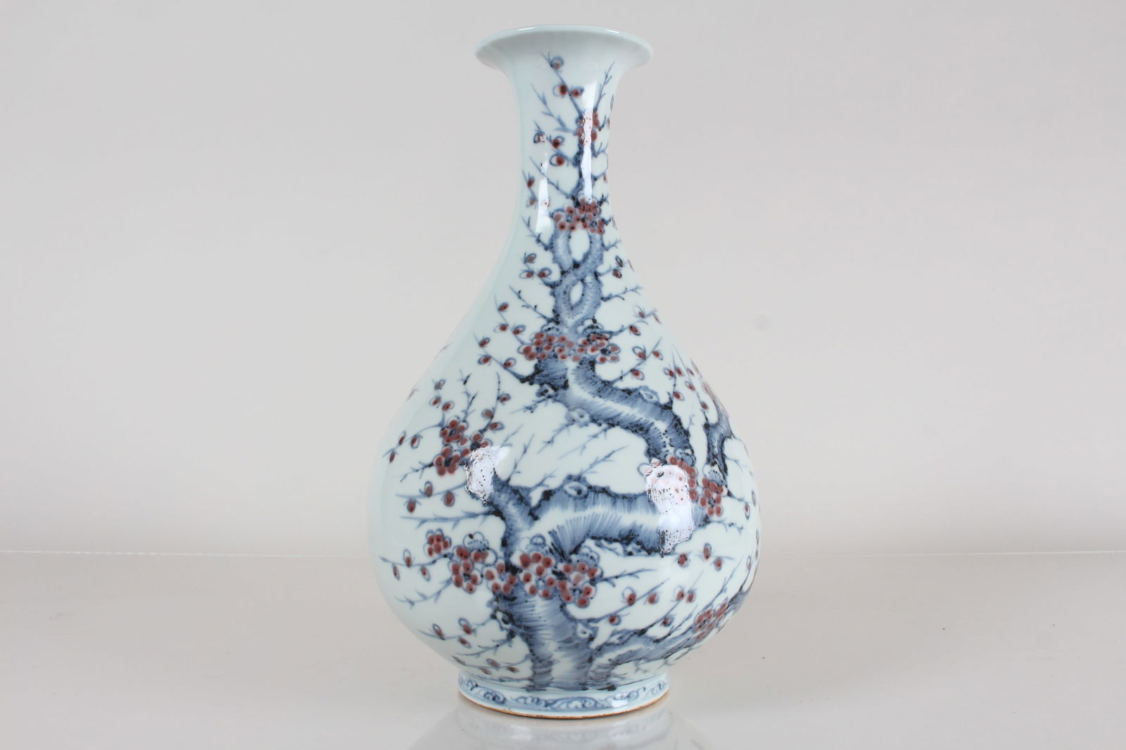 A CHINESE NATURE-SCEEN PORCELAIN