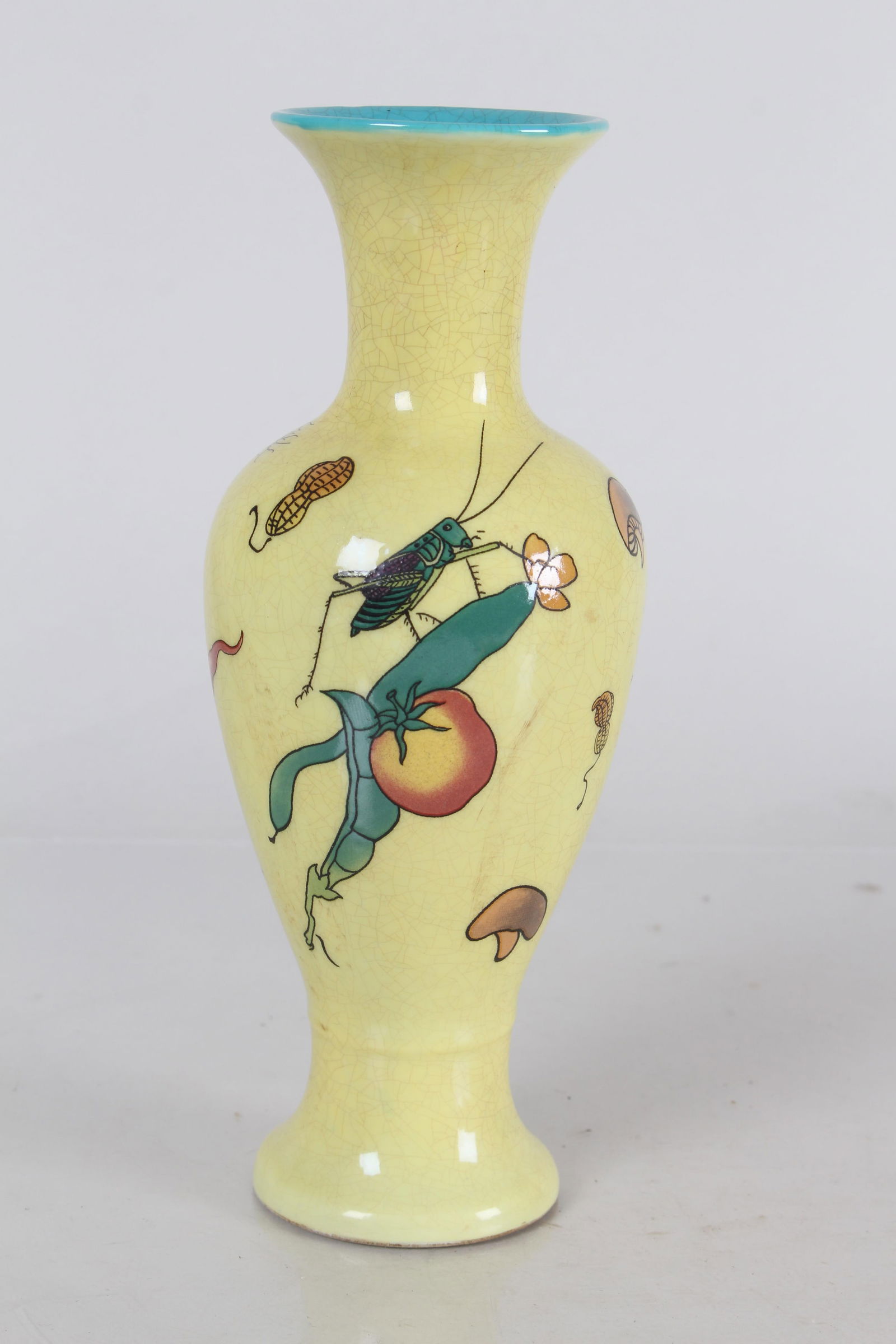 A CHINESE NATURE-SCEEN PORCELAIN