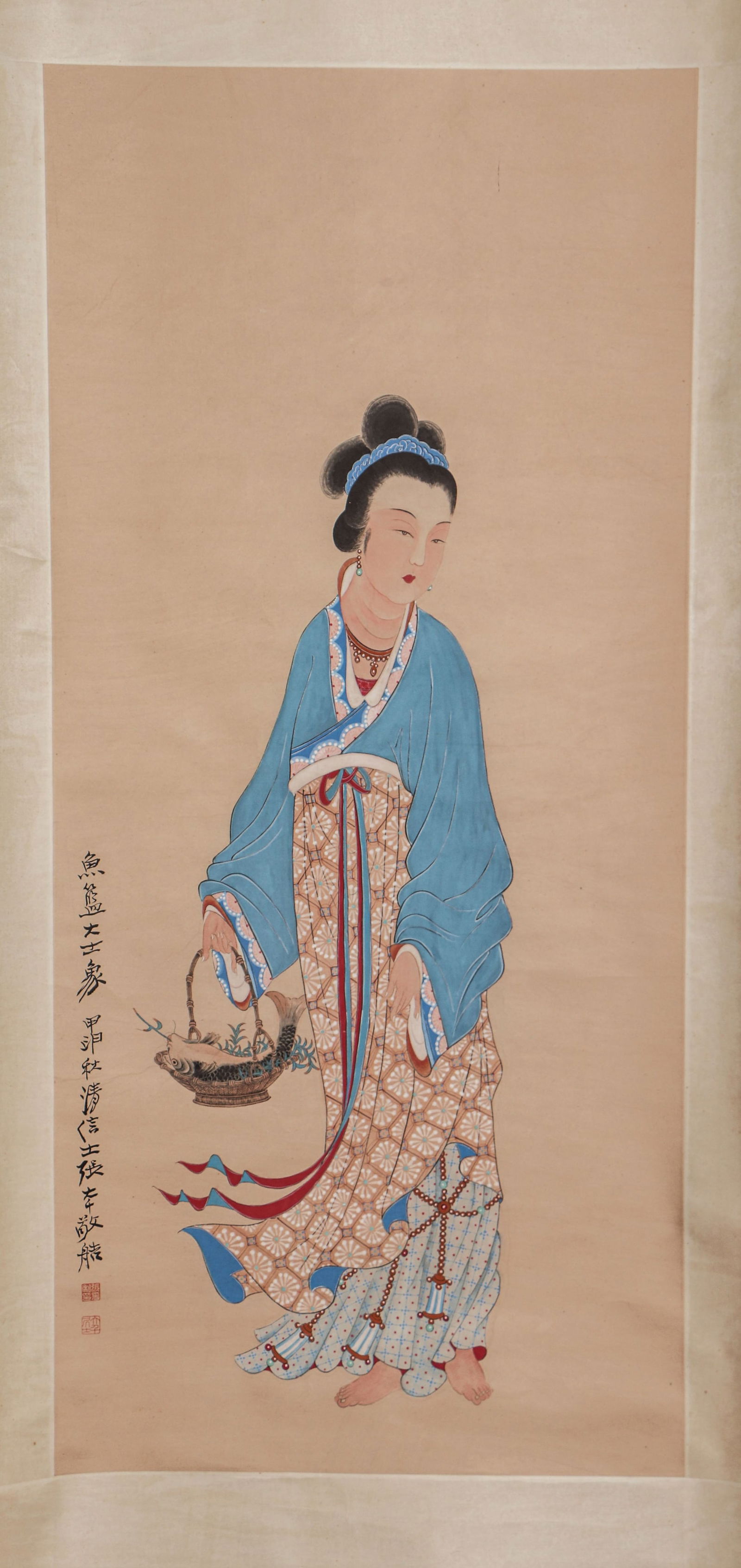 A CHINESE PAINTING OF FIGURE SIGNED