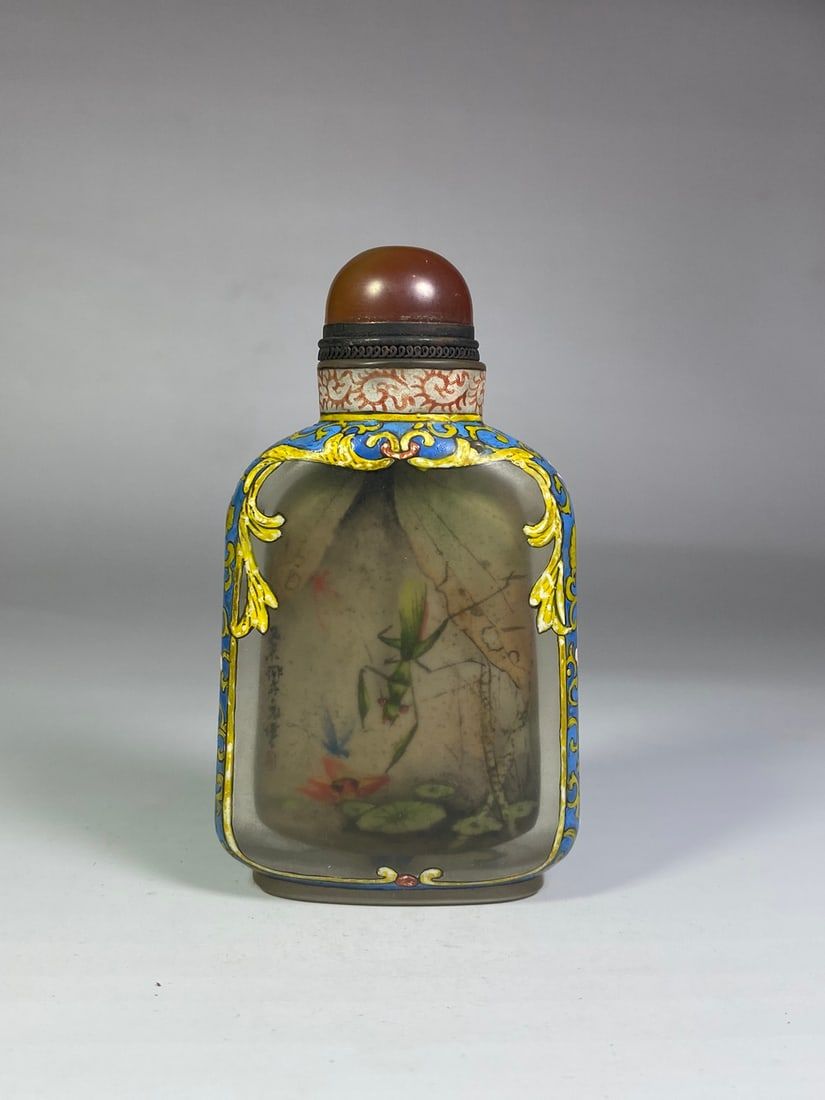 A CHINESE PEKING GLASS SNUFF