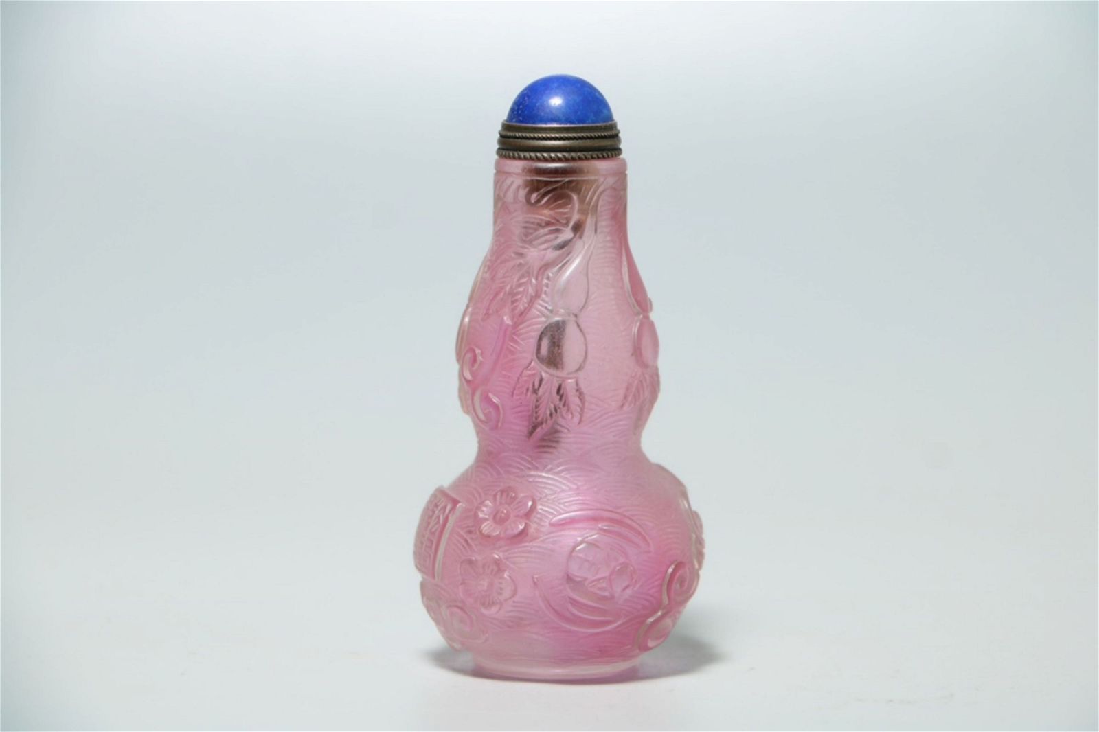 A CHINESE PEKING GLASS SNUFF