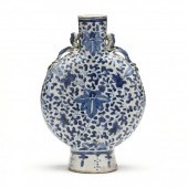 A CHINESE PORCELAIN BLUE AND W