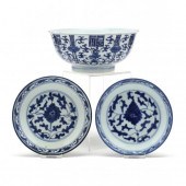 A CHINESE PORCELAIN BLUE AND W