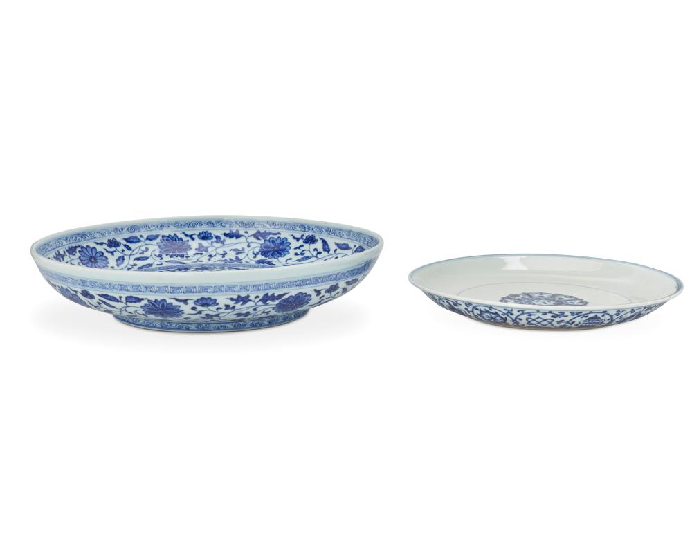 A CHINESE PORCELAIN BOWL AND PLATEA