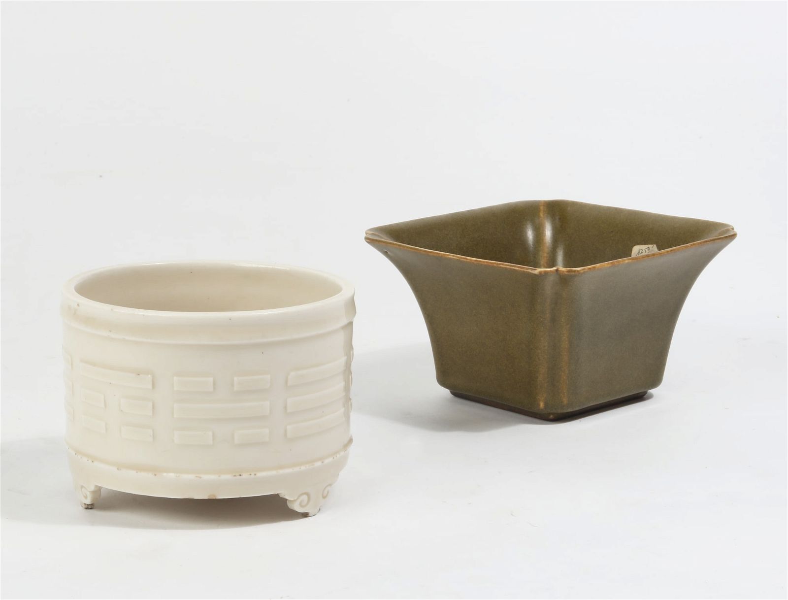 A CHINESE PORCELAIN BOWL AND