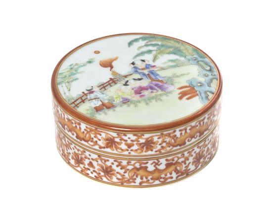 A Chinese Porcelain Circular Box