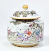 A CHINESE PORCELAIN COVERED JA