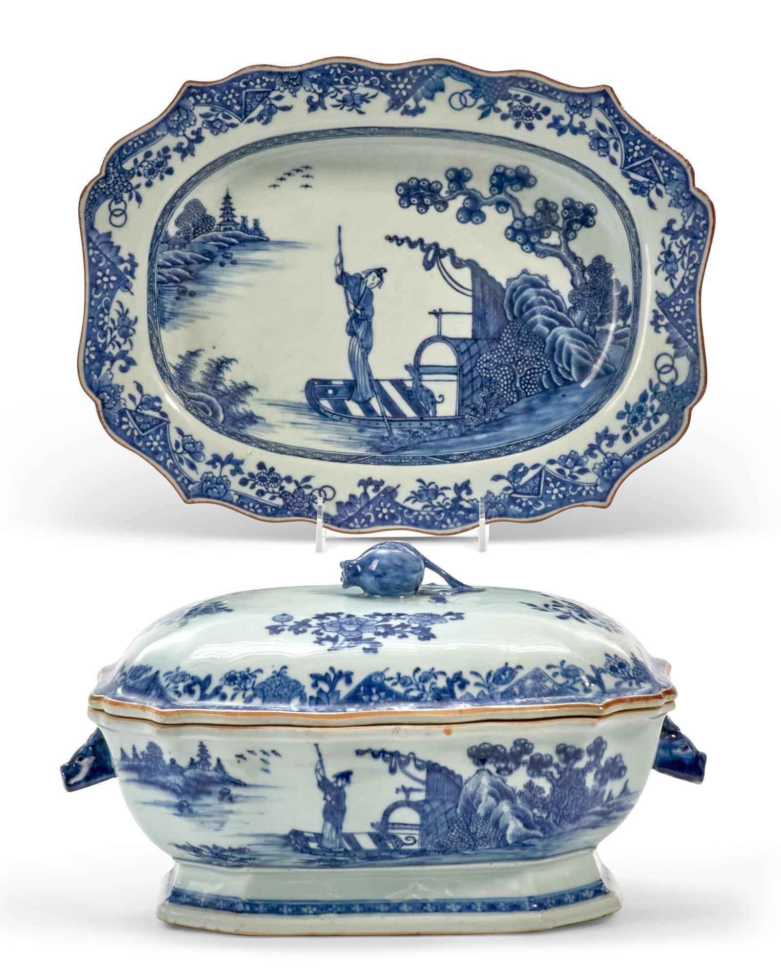 A CHINESE PORCELAIN COVERED