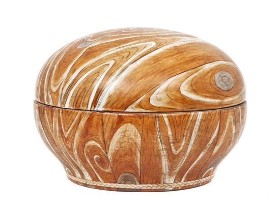 A Chinese Porcelain Lidded Bowl