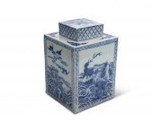A CHINESE PORCELAIN LIDDED TEA