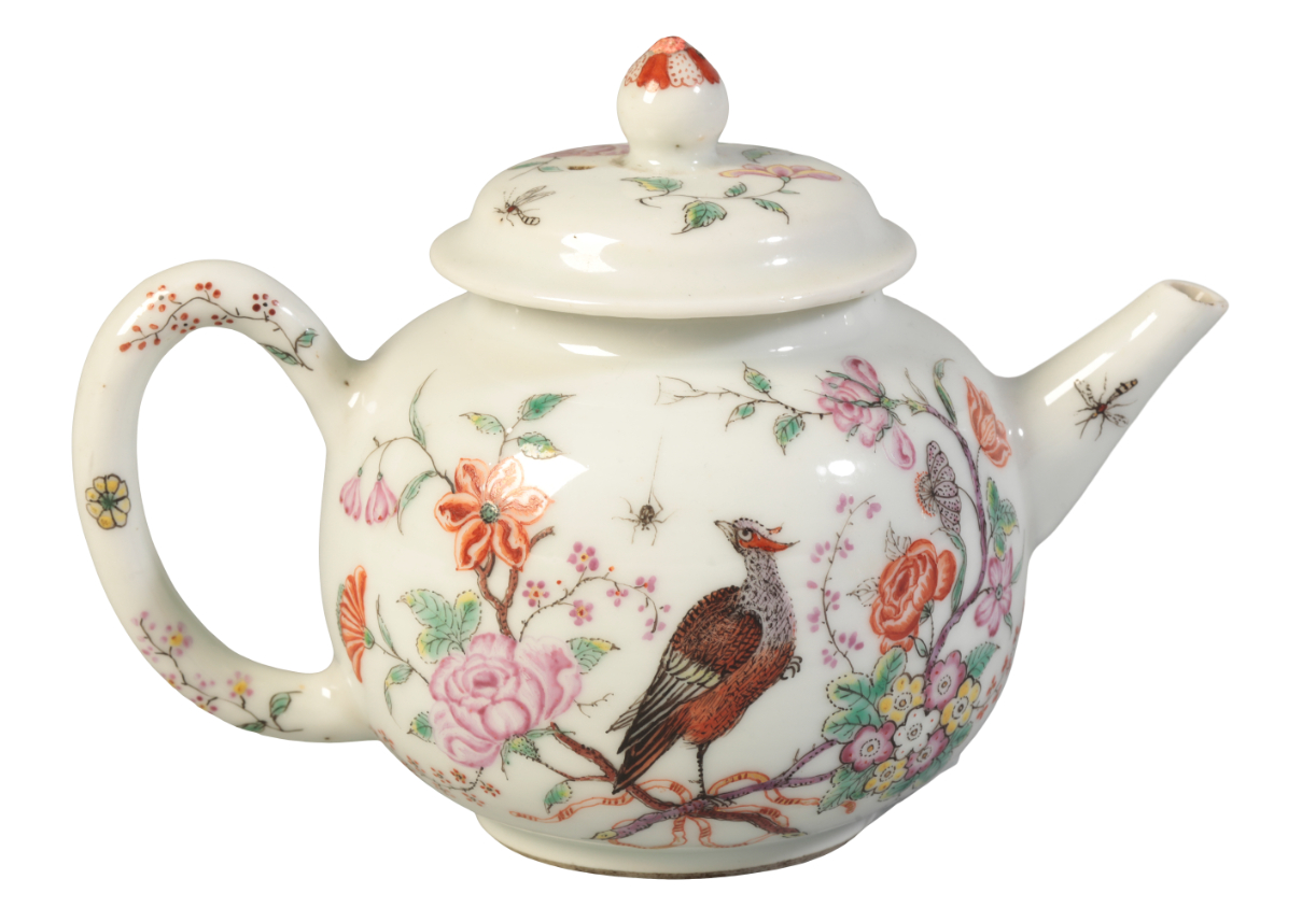 A CHINESE PORCELAIN TEAPOT AND