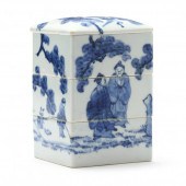 A CHINESE PORCELAIN TIERED BOX
