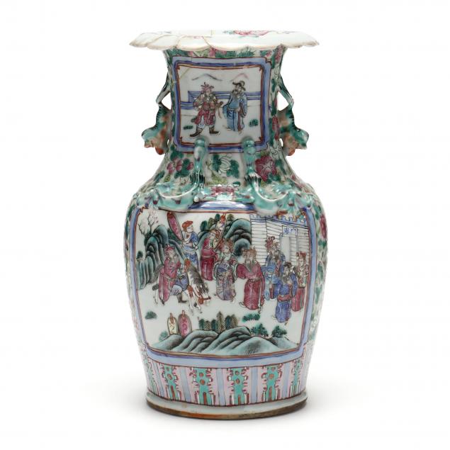 A CHINESE PORCELAIN VASE 19th