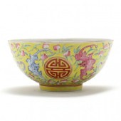 A CHINESE PORCELAIN YELLOW GRO