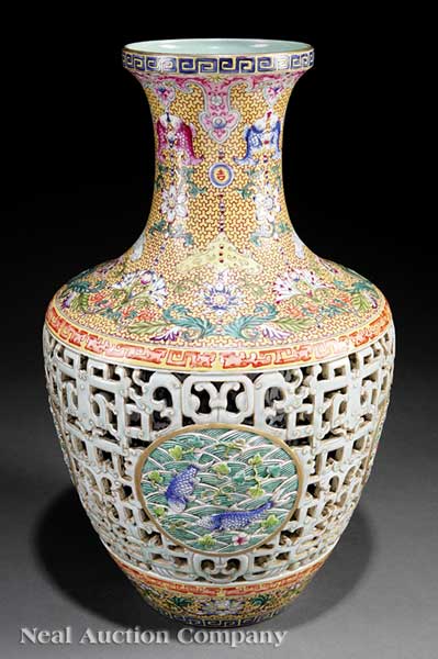A Chinese Reticulated Famille