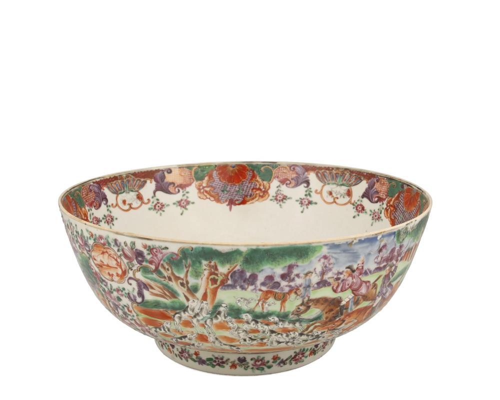 A CHINESE ROSE MANDARIN PORCELAIN