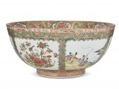 A CHINESE ROSE MEDALLION PORCE