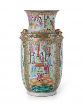 A CHINESE ROSE MEDALLION PORCE