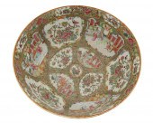 A CHINESE ROSE MEDALLION PORCE