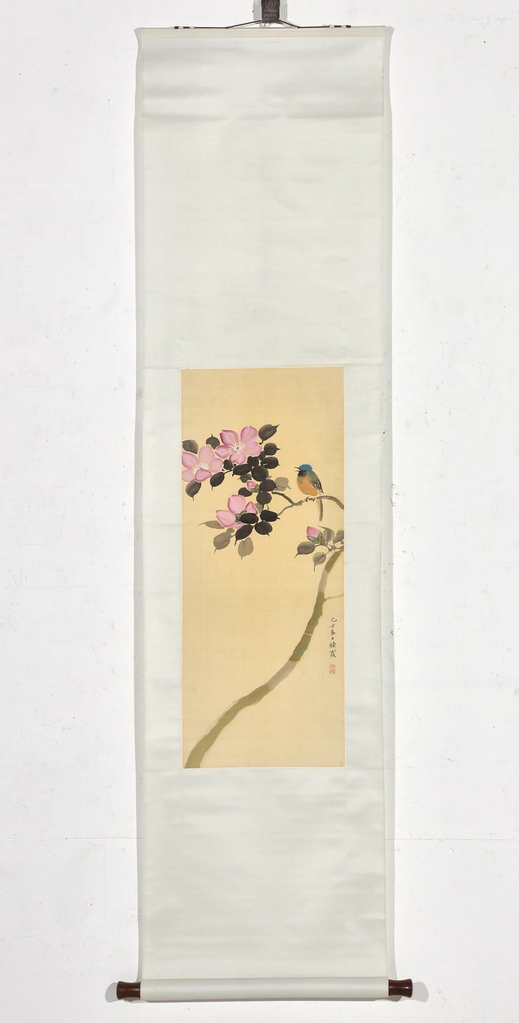 A CHINESE SCROLL DEPICTING A BIRD