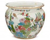 A CHINESE-STYLE PORCELAIN CACH