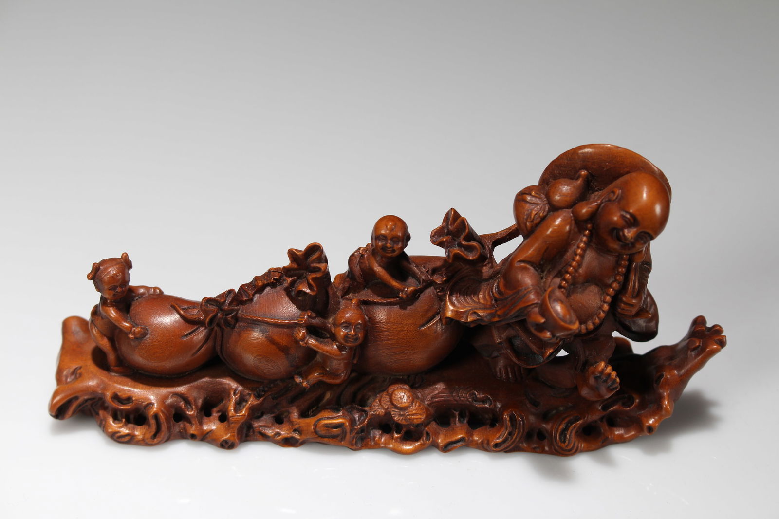 A CHINESE VIVIDLY-DETAILED