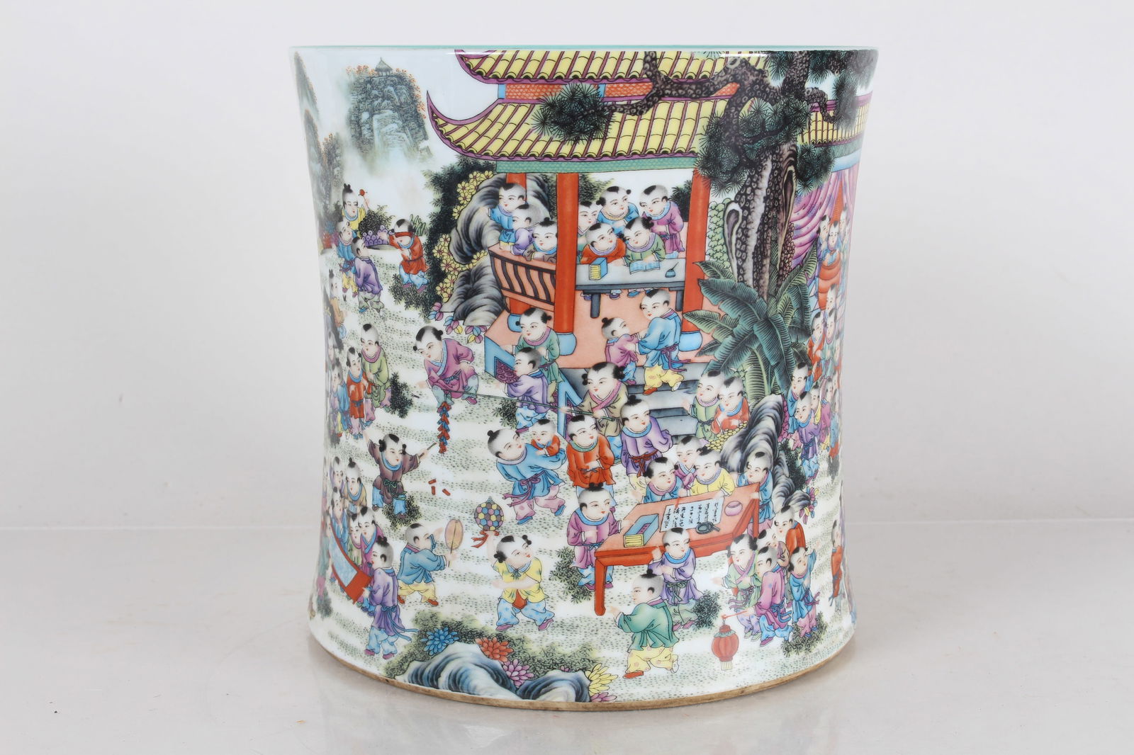A CHINESE VIVIDLY-DETAILED